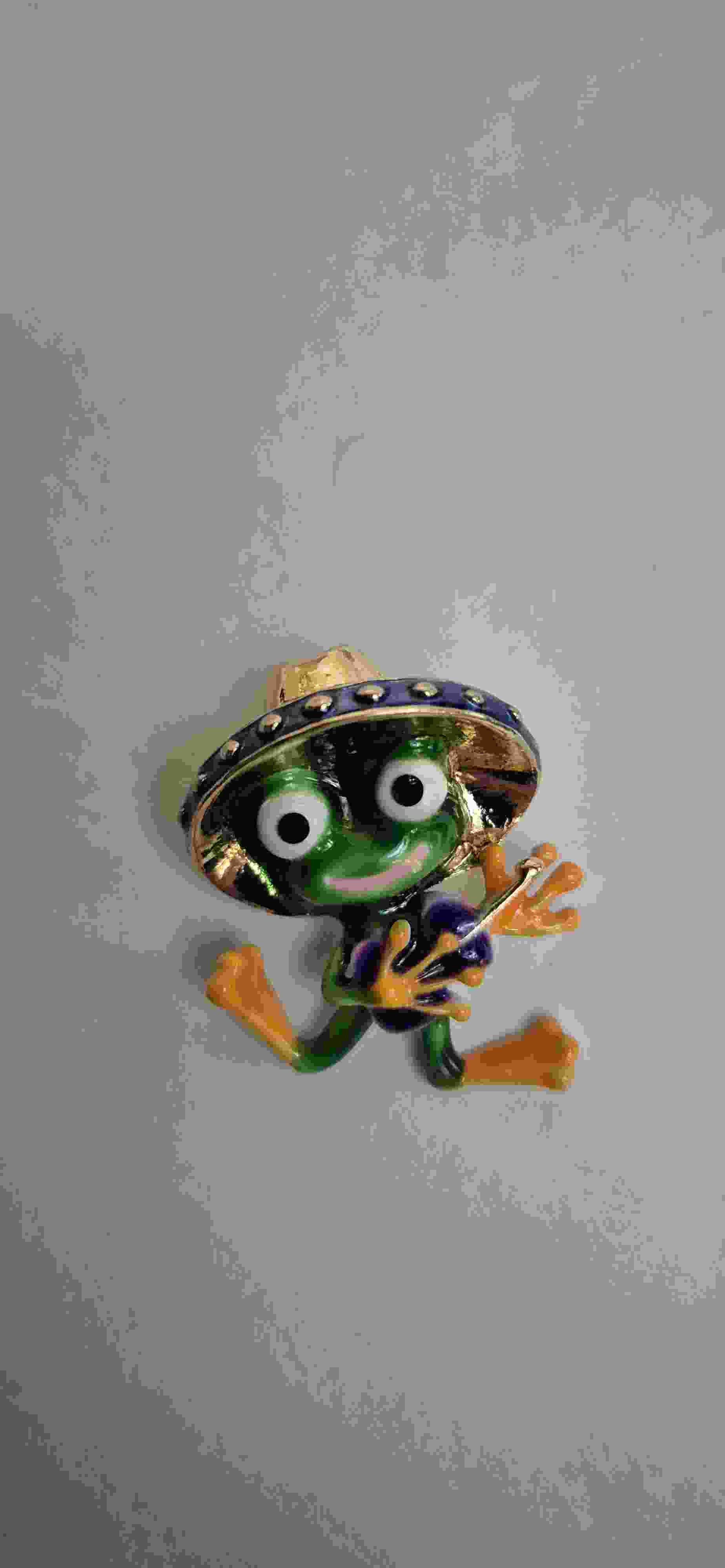 Broche Grenouille Mignonne Émaillée Noir Et Or - Les Pattes Bougent - Occasion