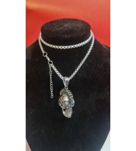 Collier Crâne avec une Crête